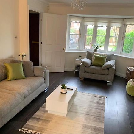 Spacious And Amazing 4 Bedroom Detached House Manchester Eksteriør billede
