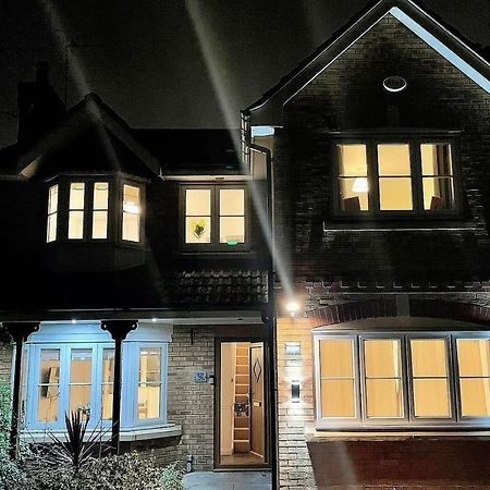 Spacious And Amazing 4 Bedroom Detached House Manchester Eksteriør billede