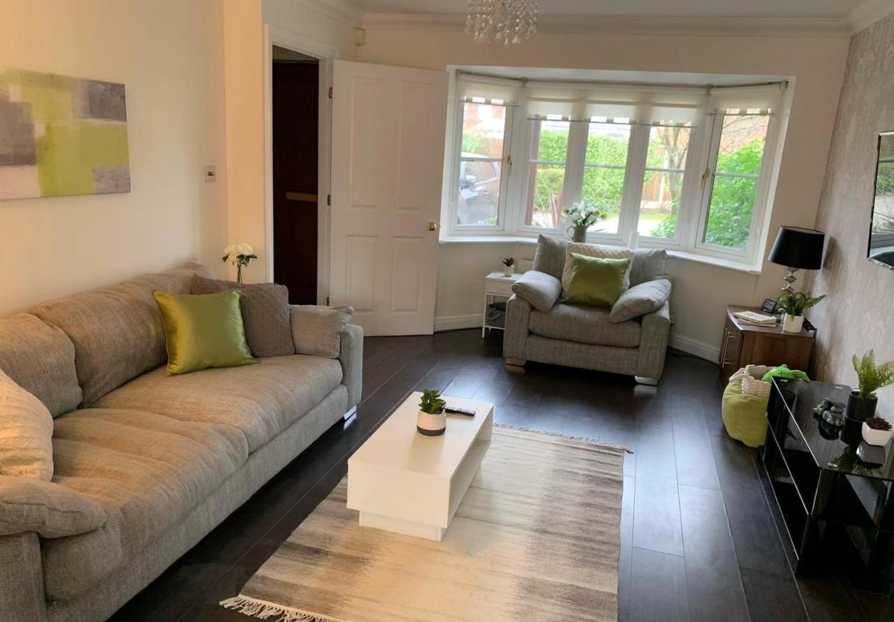 Spacious And Amazing 4 Bedroom Detached House Manchester Eksteriør billede