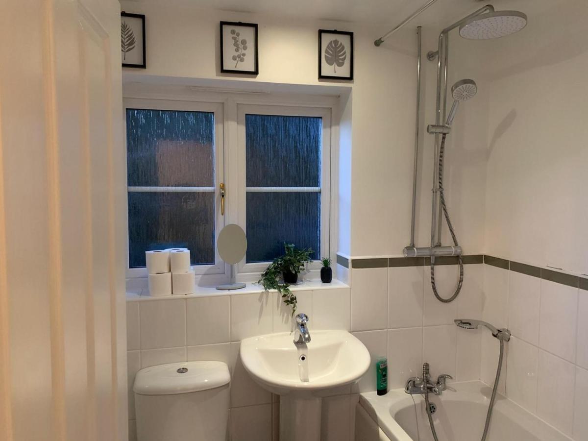 Spacious And Amazing 4 Bedroom Detached House Manchester Eksteriør billede