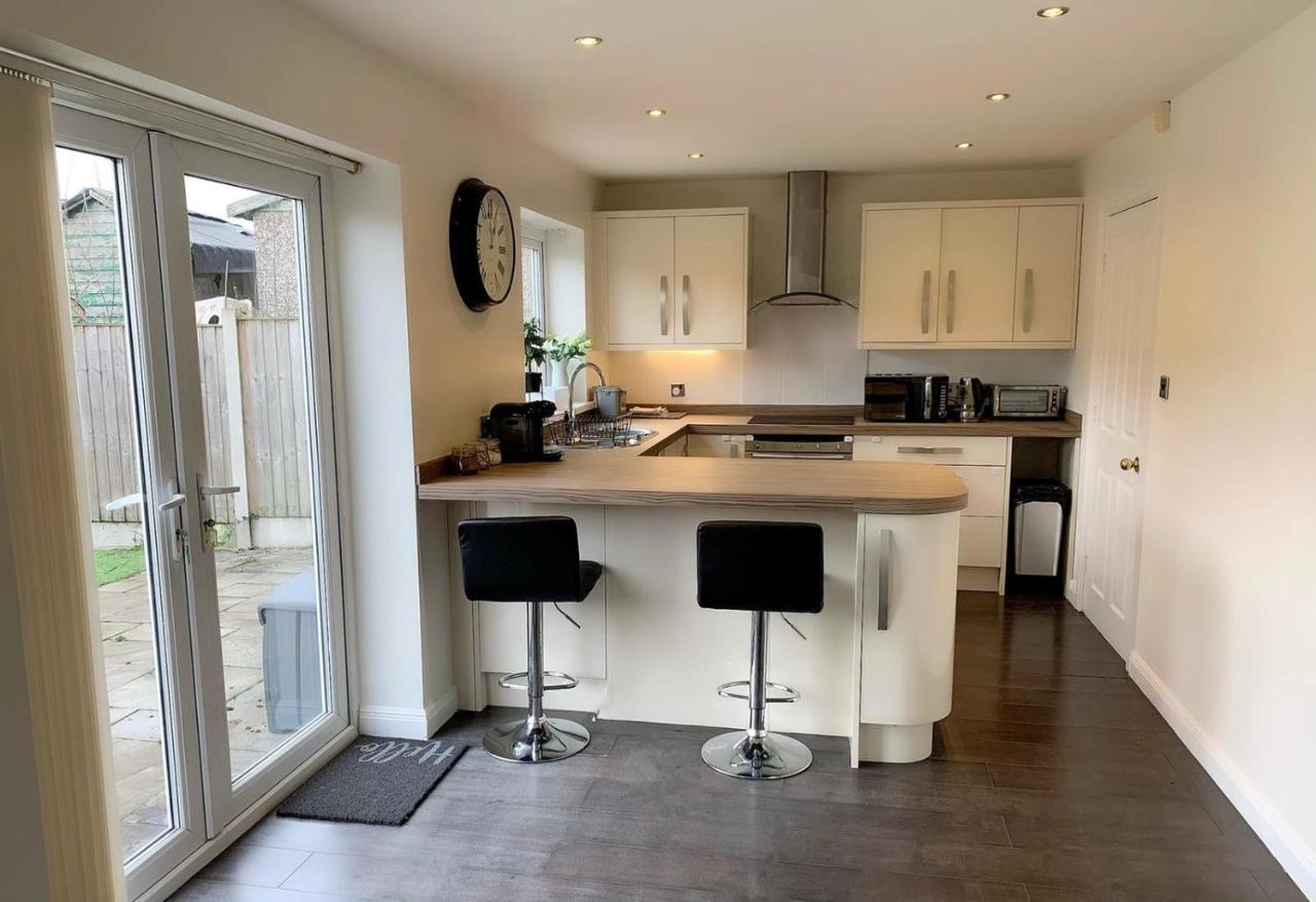 Spacious And Amazing 4 Bedroom Detached House Manchester Eksteriør billede