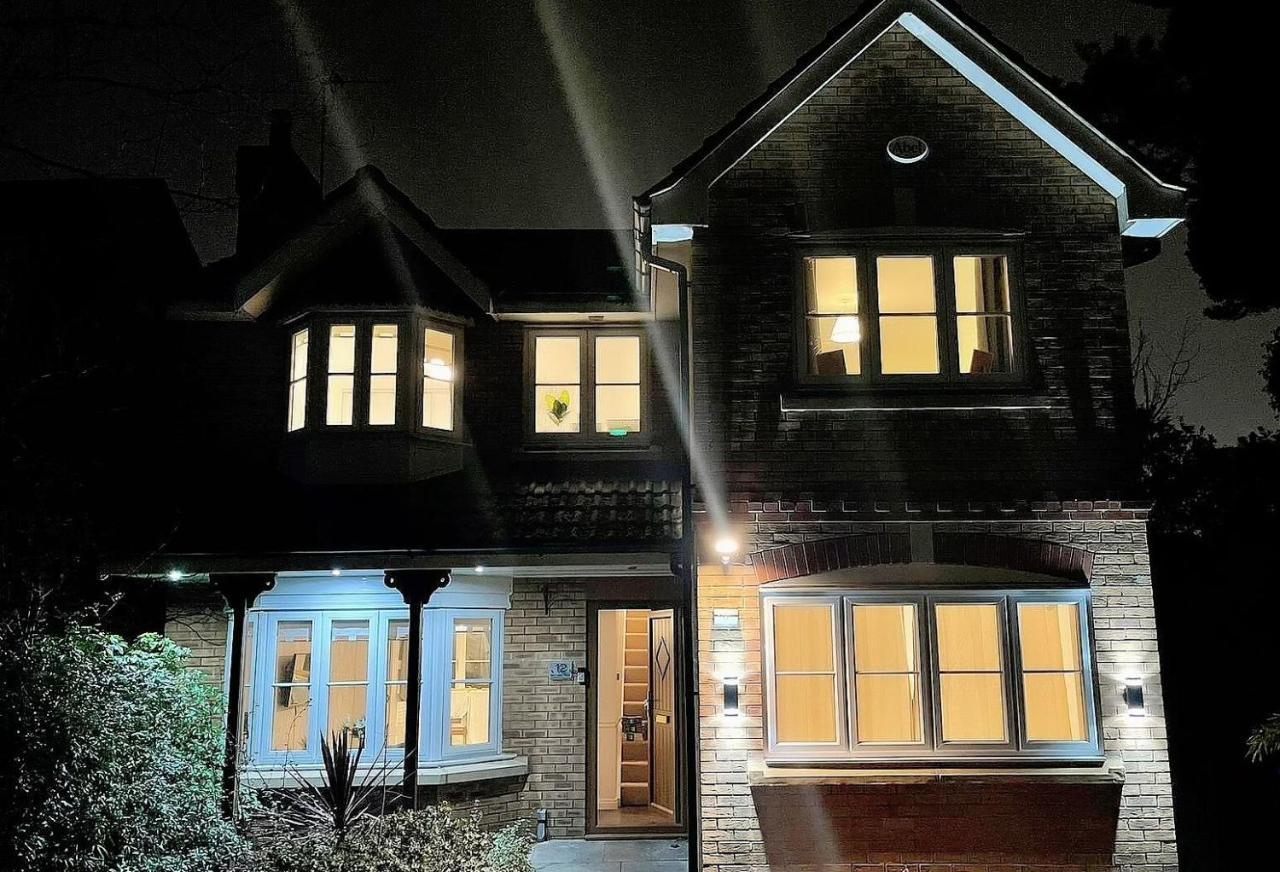 Spacious And Amazing 4 Bedroom Detached House Manchester Eksteriør billede