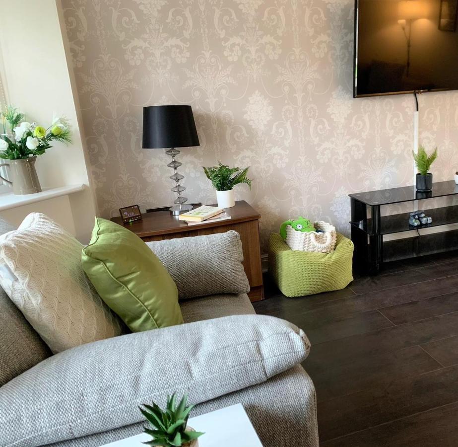 Spacious And Amazing 4 Bedroom Detached House Manchester Eksteriør billede