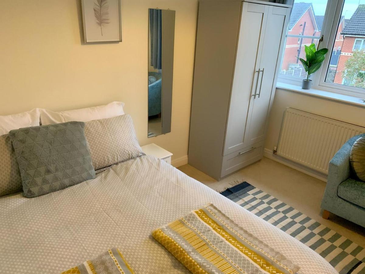 Spacious And Amazing 4 Bedroom Detached House Manchester Eksteriør billede